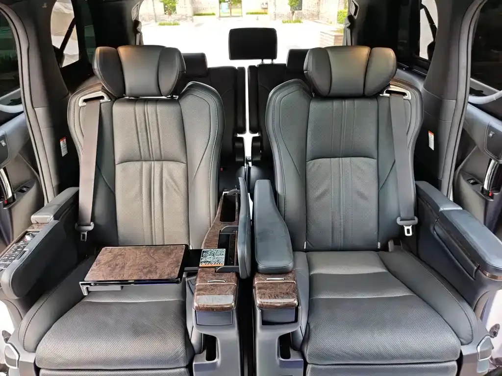 Toyota Alphard — фото 10