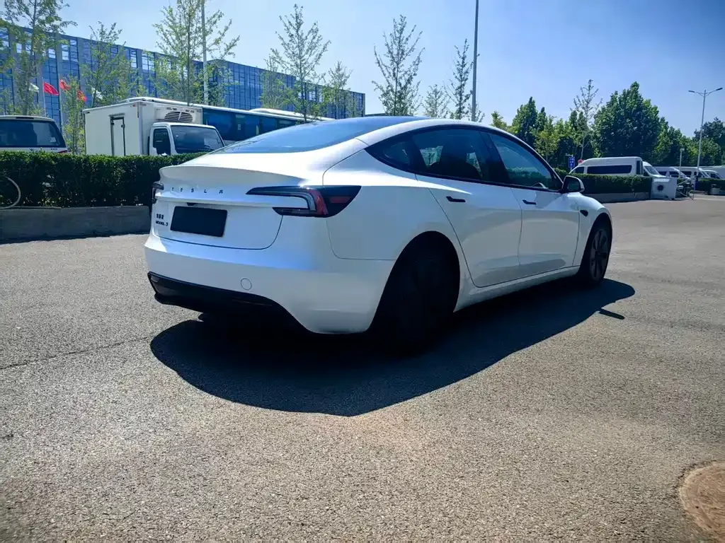 Tesla Model 3 — фото 5