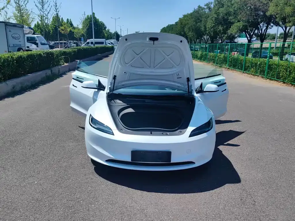 Tesla Model 3 — фото 8
