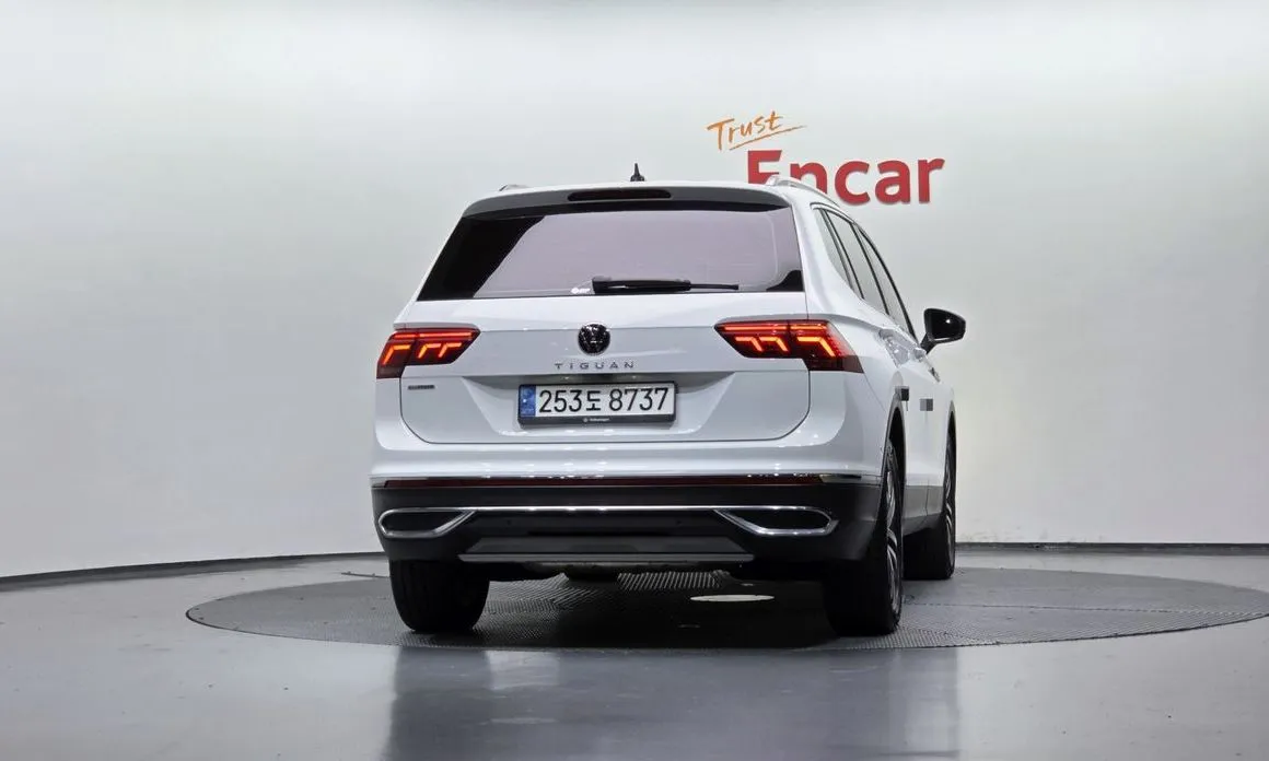 Volkswagen Tiguan — фото 7