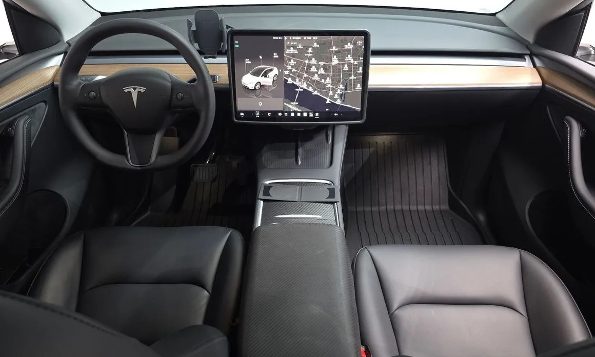 Tesla Model Y — фото 6