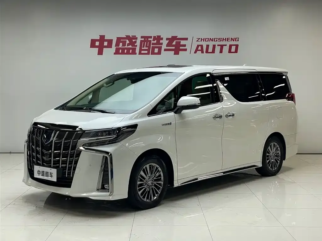 Toyota Alphard — фото 1