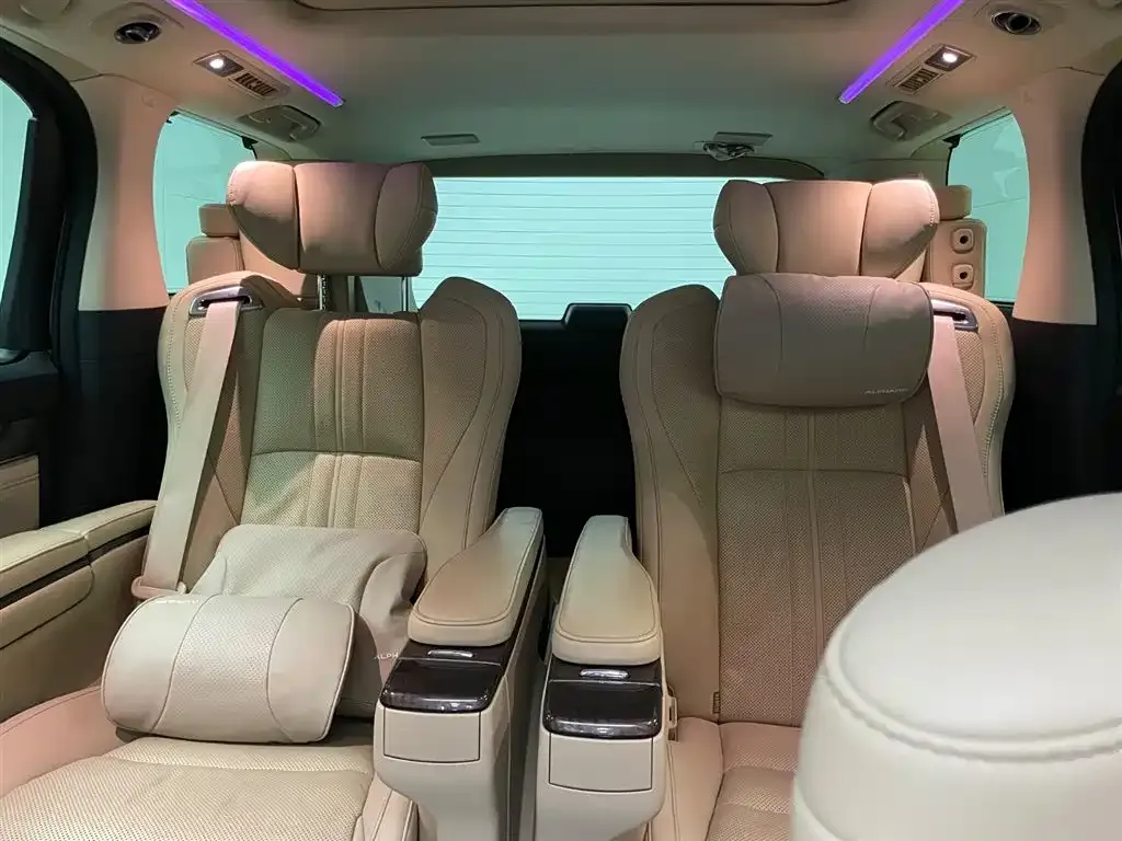 Toyota Alphard — фото 8