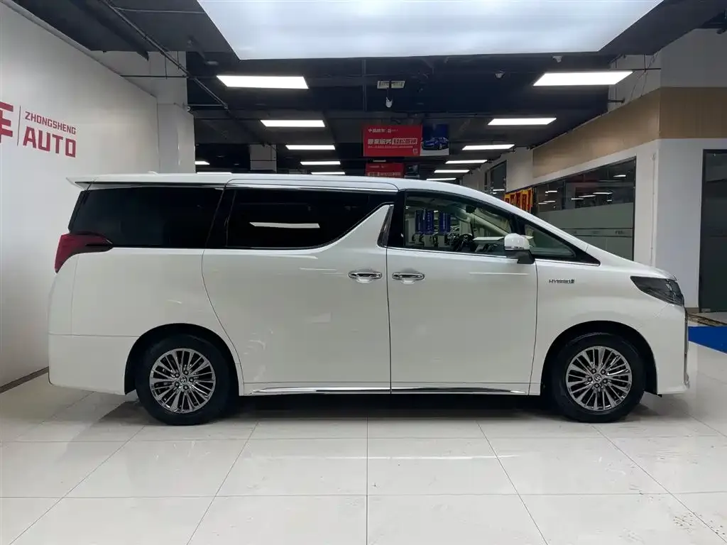 Toyota Alphard — фото 3