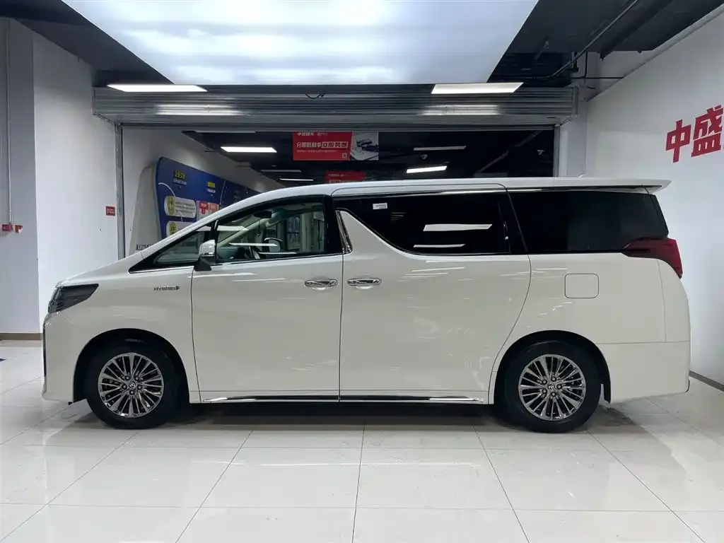 Toyota Alphard — фото 5