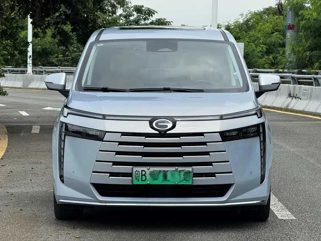 GAC Motor 传祺E8 PHEV — фото 10