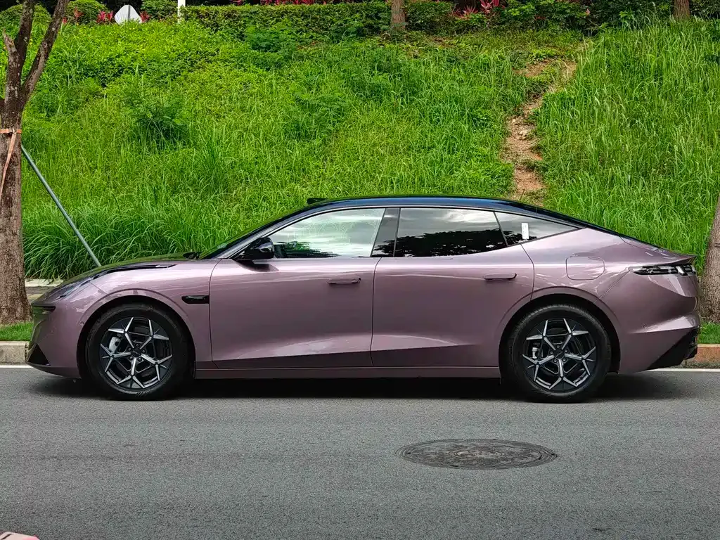 Lynk & Co 10 EM-P — фото 8