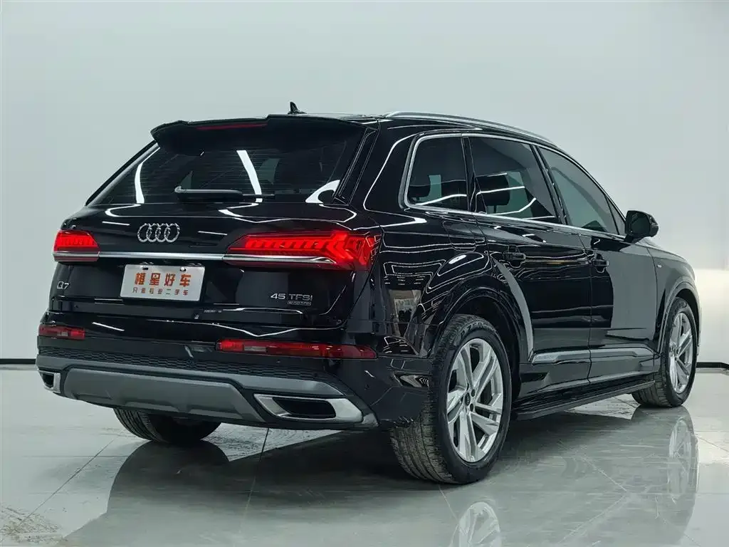 Audi Q7 — фото 10