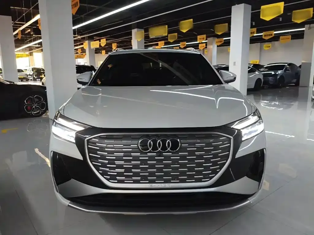 Audi Q4 e-tron — фото 4