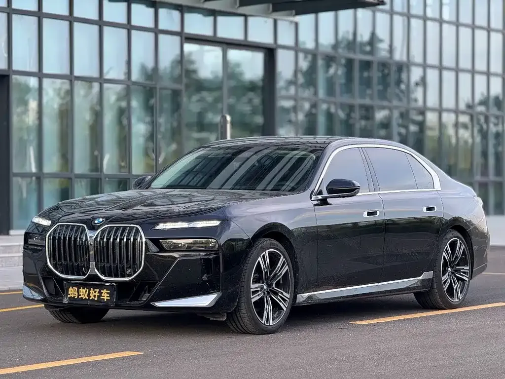 BMW 7 Series — фото 1