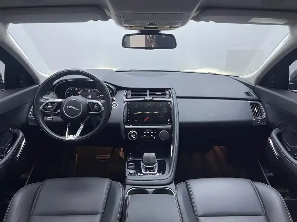 Jaguar E-PACE — фото 6