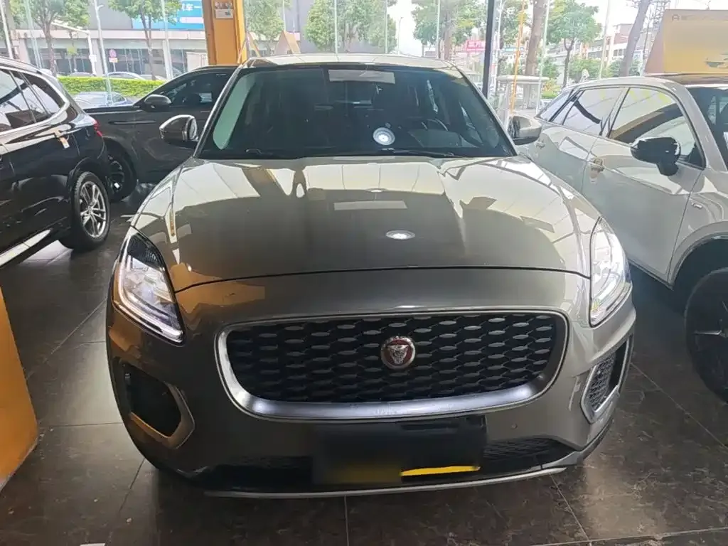 Jaguar E-PACE — фото 9