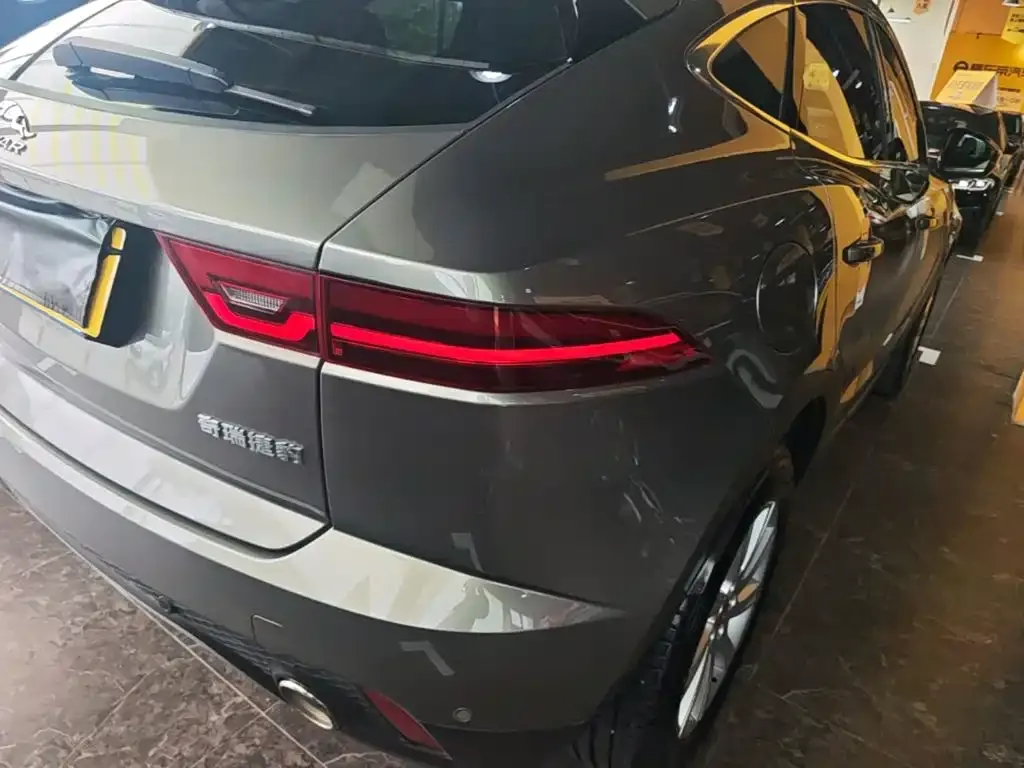 Jaguar E-PACE — фото 3