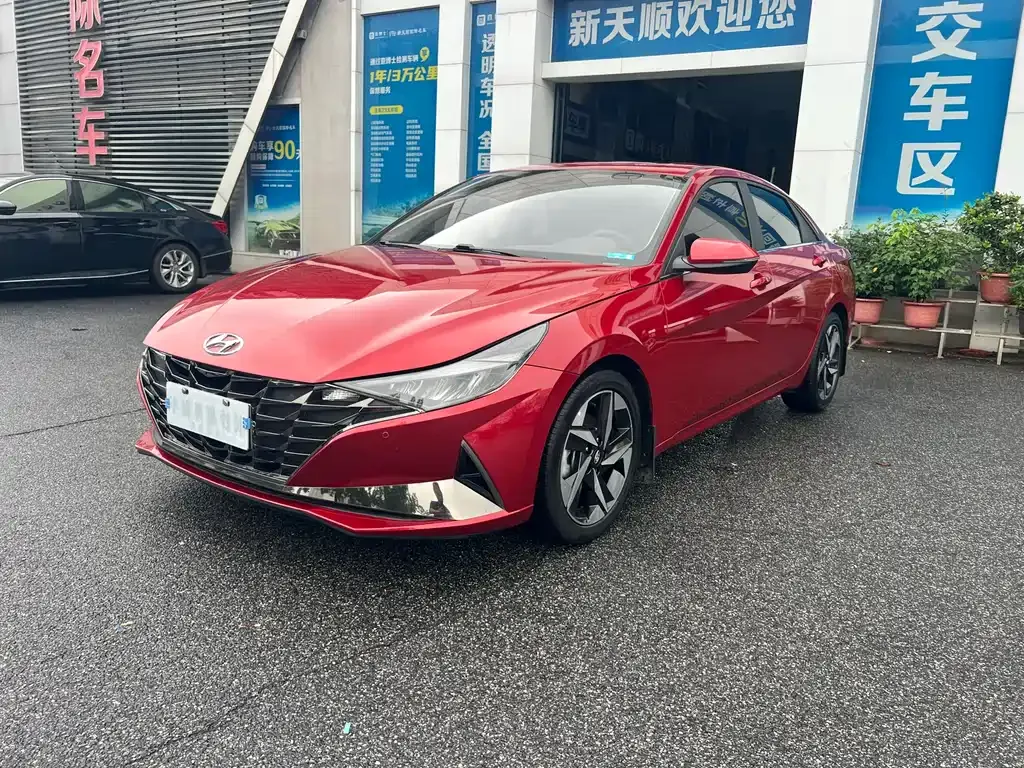 Hyundai Elantra — фото 1