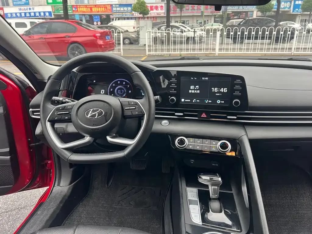 Hyundai Elantra — фото 4