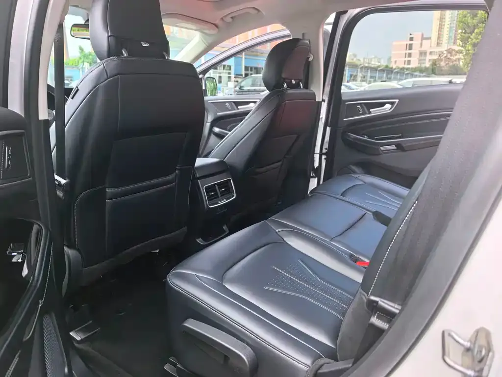 Ford Edge — фото 6