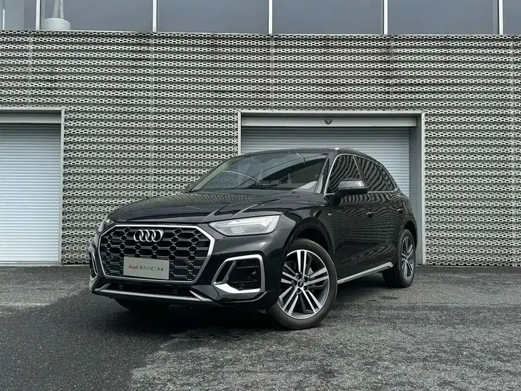 Audi Q5L — фото 1