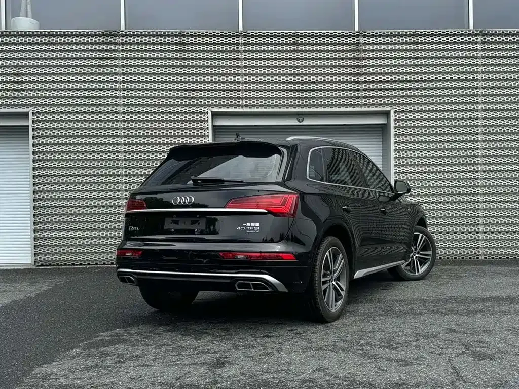 Audi Q5L — фото 10