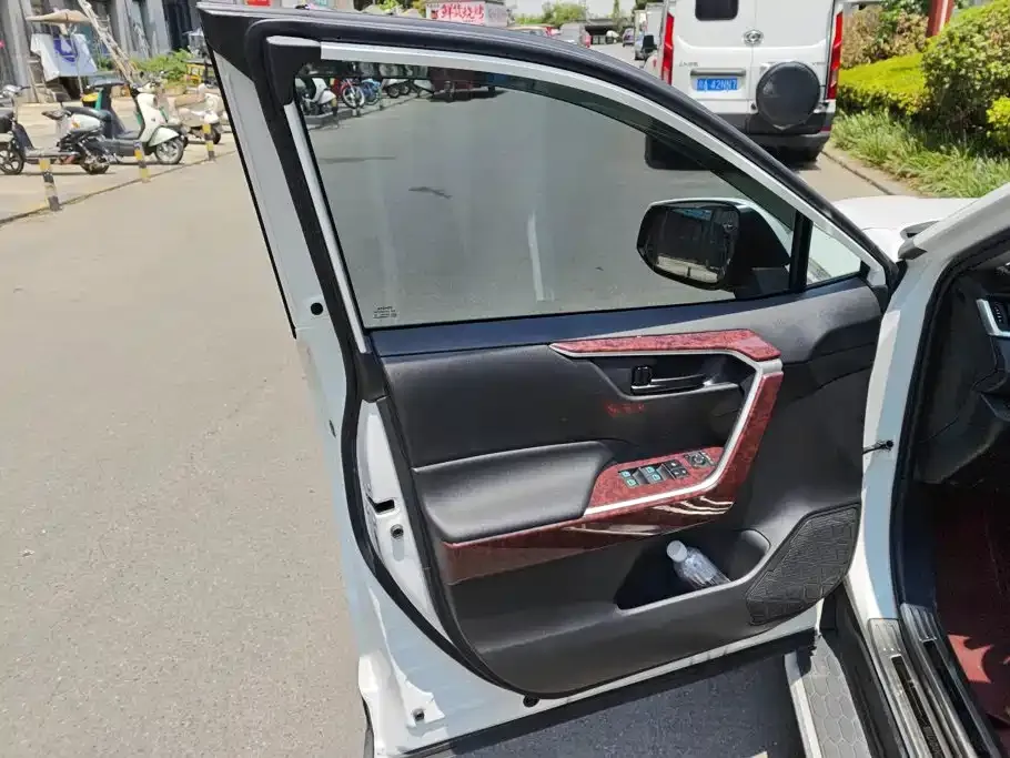 Toyota Wildlander — фото 10