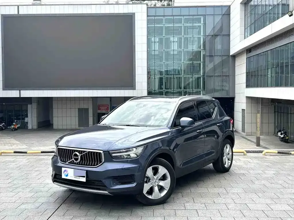 Volvo XC40 — фото 1