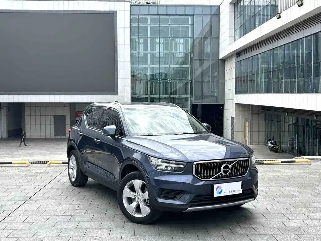 Volvo XC40 — фото 7