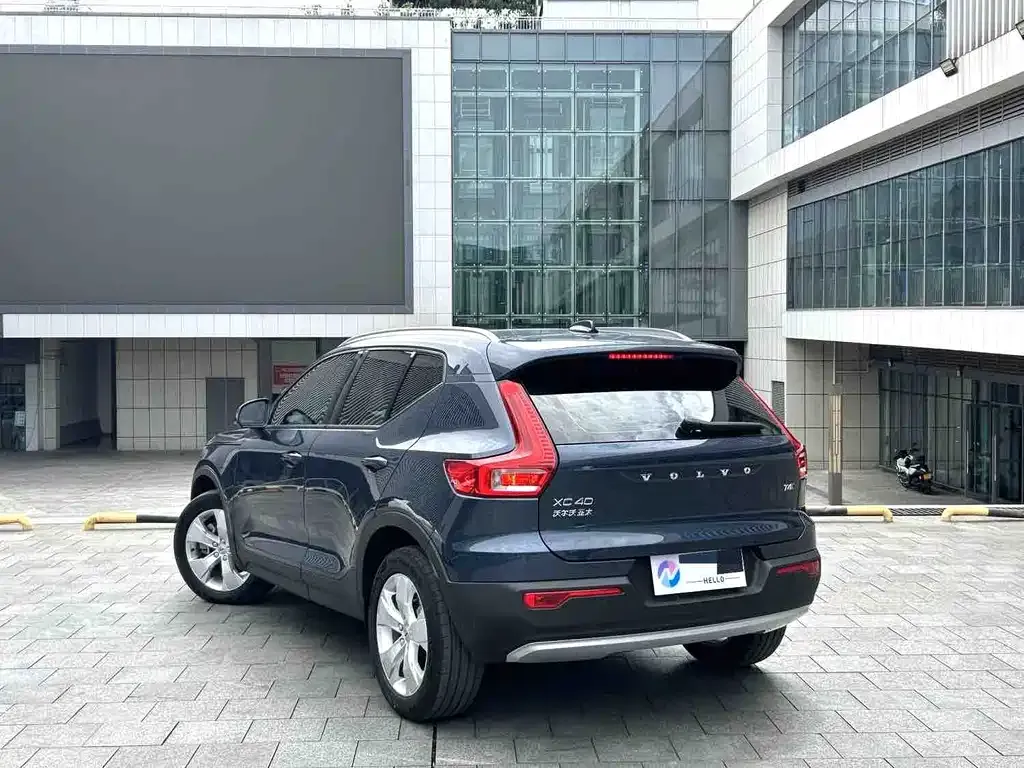 Volvo XC40 — фото 8
