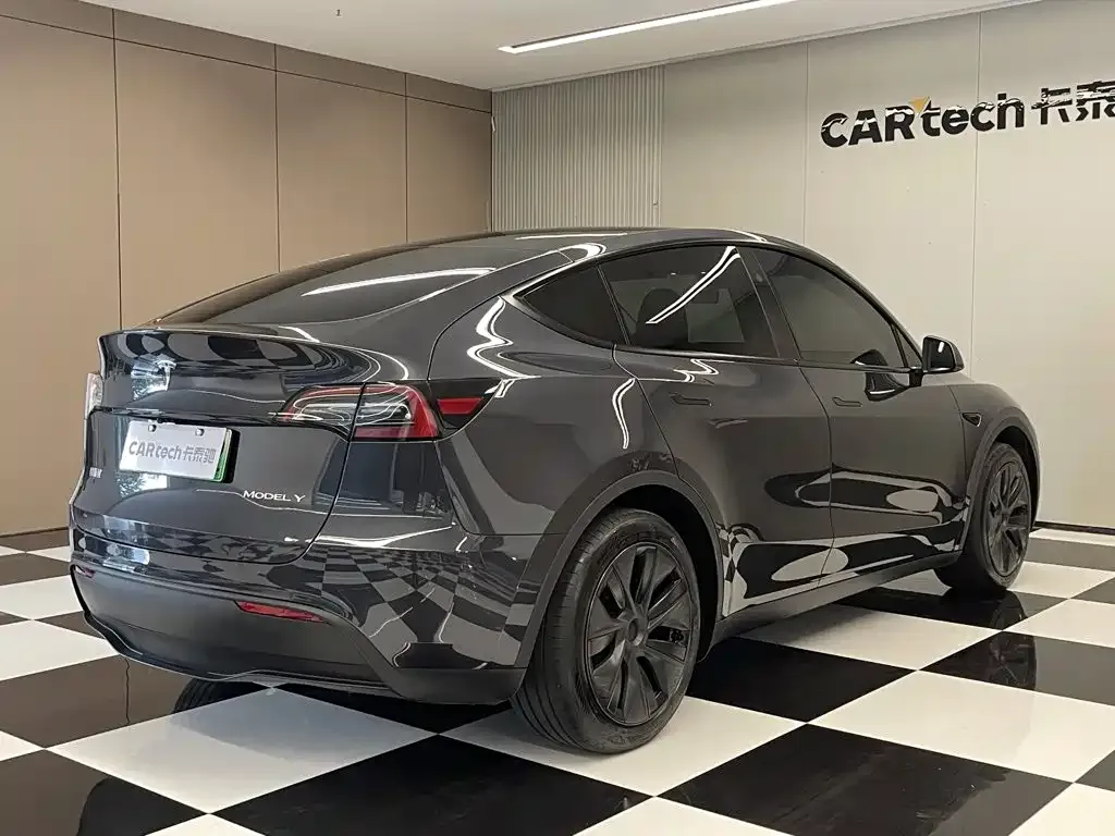 Tesla Model Y — фото 5