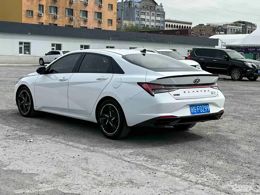 Hyundai Elantra — фото 6