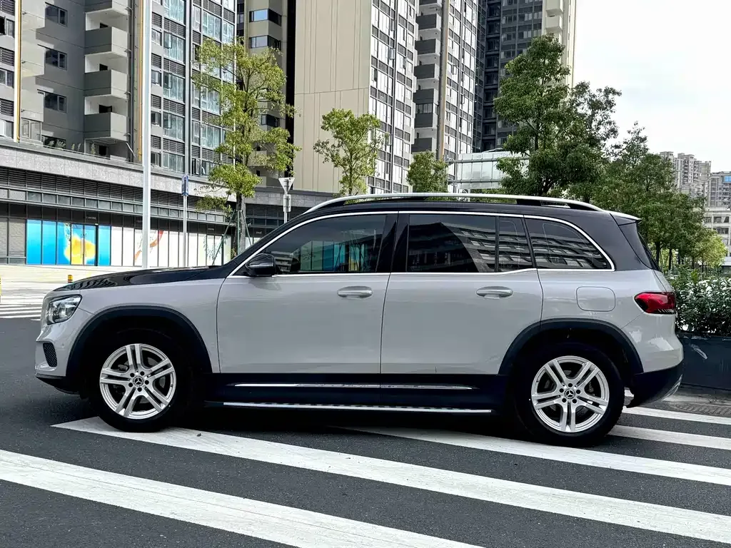Mercedes-Benz GLB — фото 7
