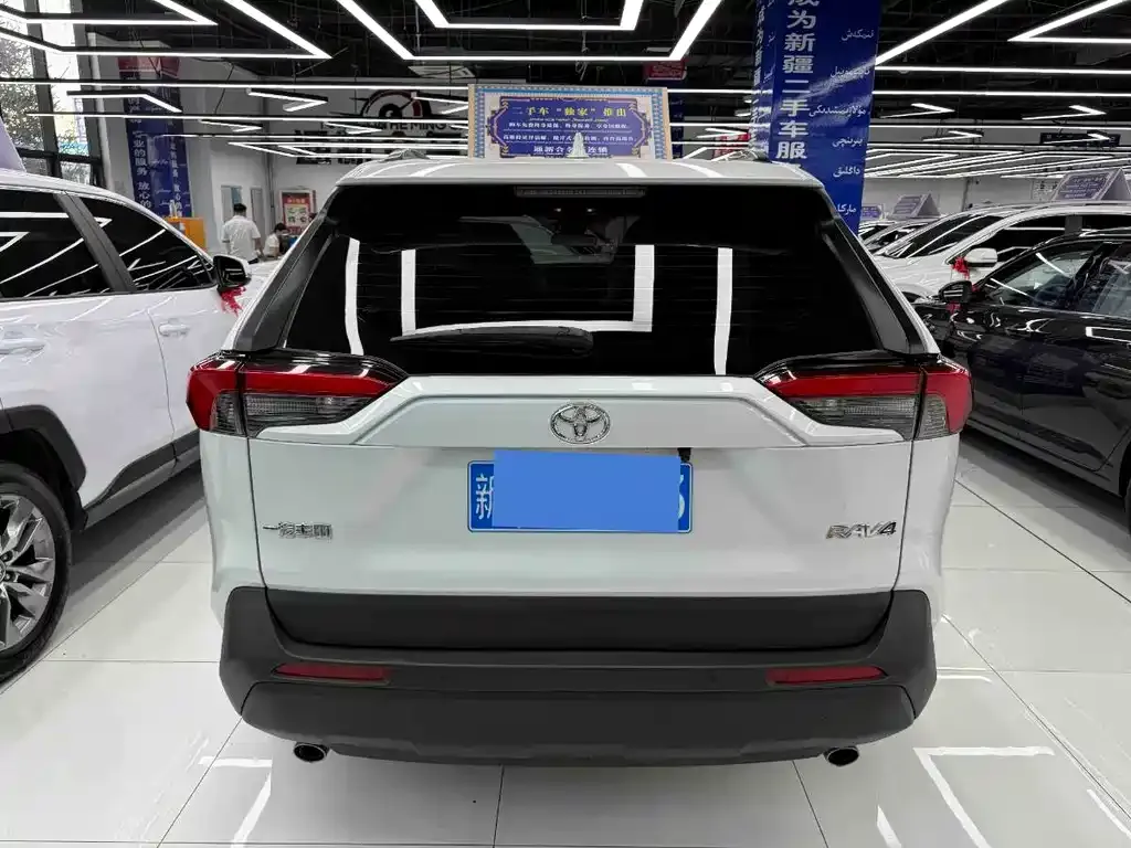 Toyota RAV4 — фото 3
