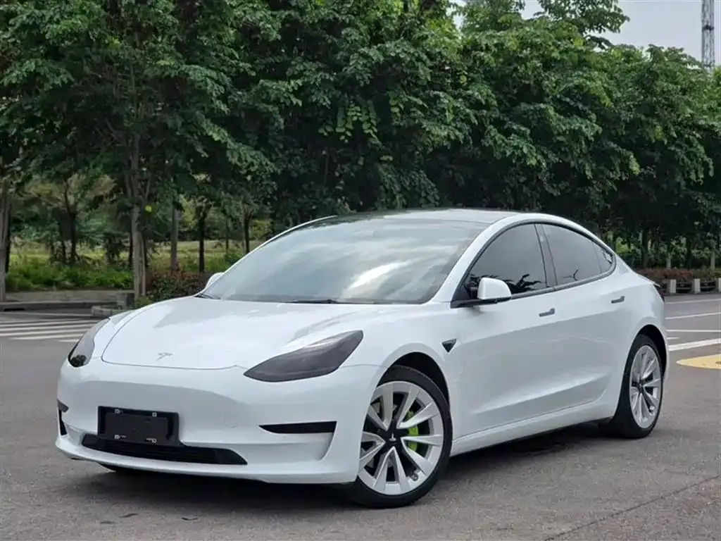Tesla Model 3 — фото 1