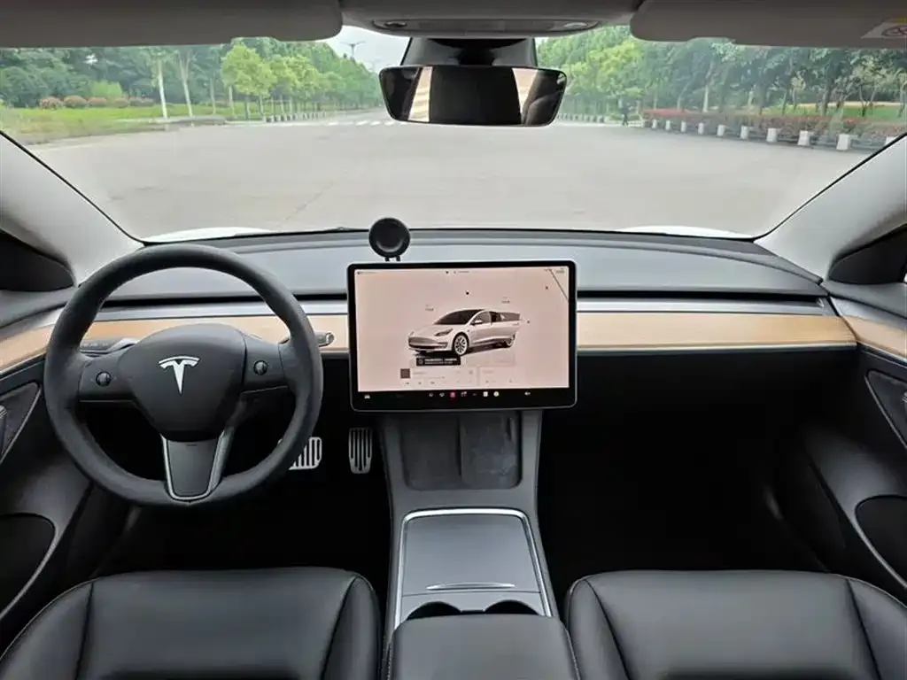 Tesla Model 3 — фото 9