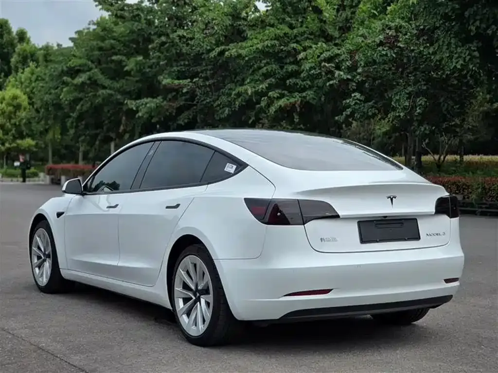 Tesla Model 3 — фото 8
