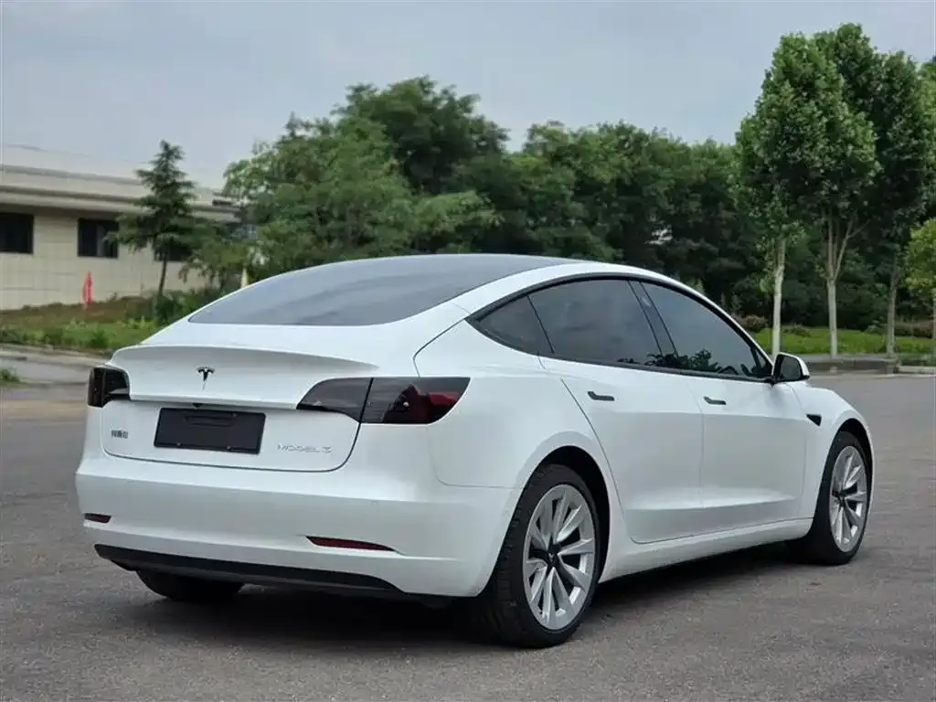 Tesla Model 3 — фото 3