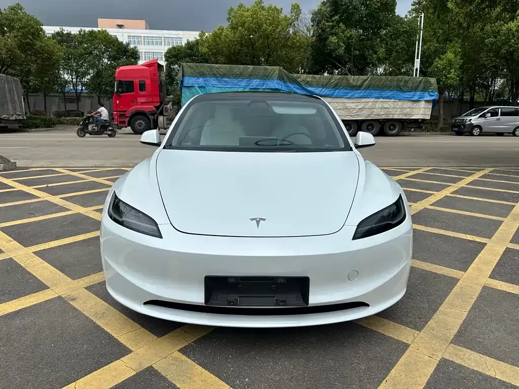Tesla Model 3 — фото 4