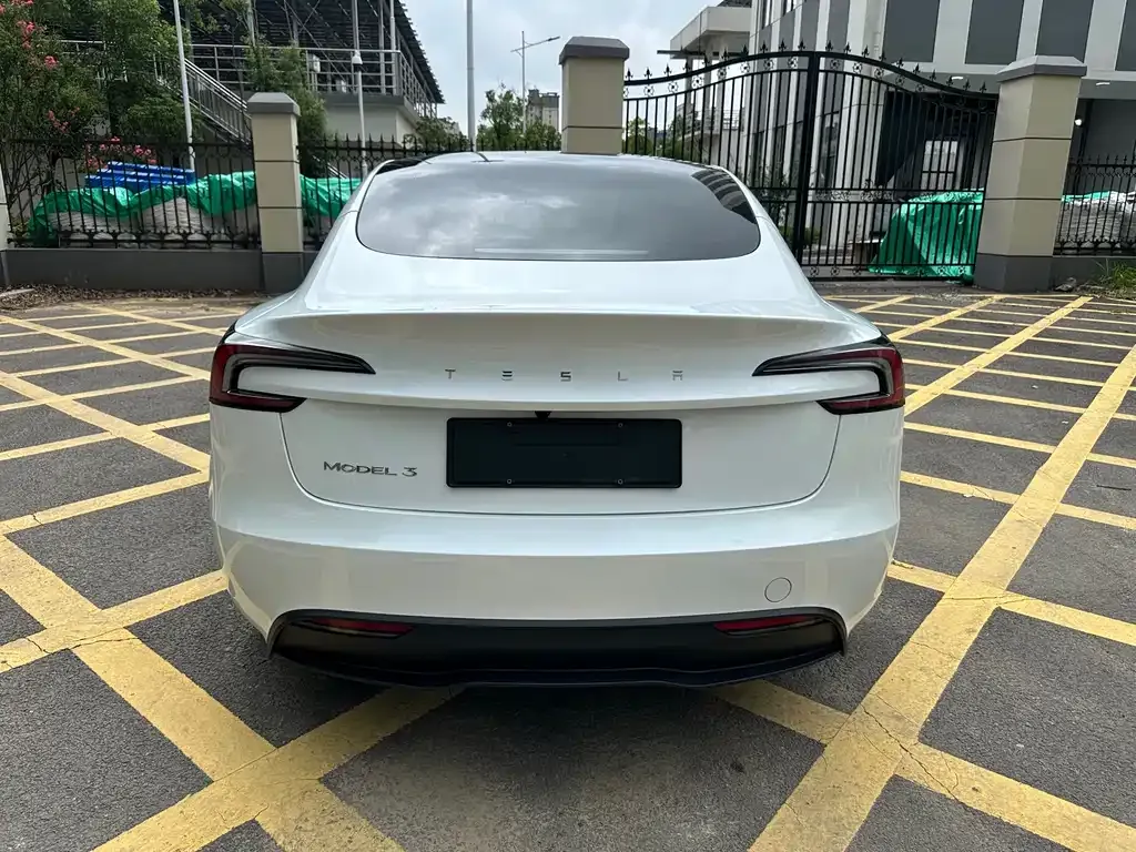 Tesla Model 3 — фото 9