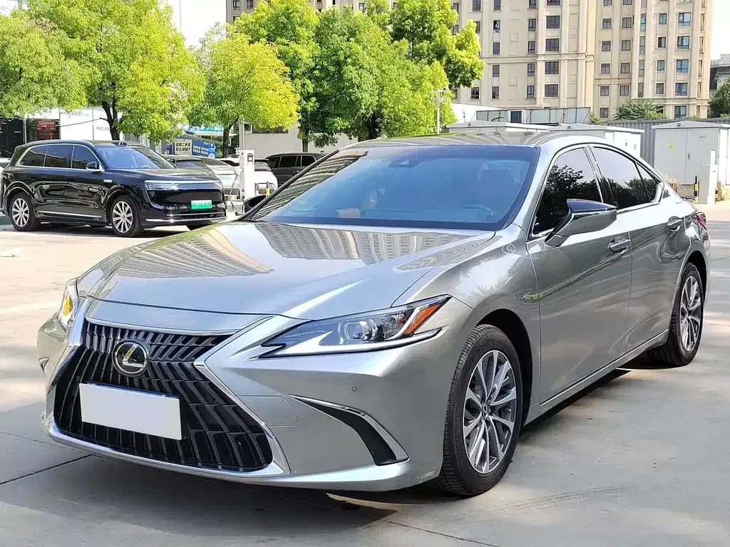 Lexus ES — фото 1