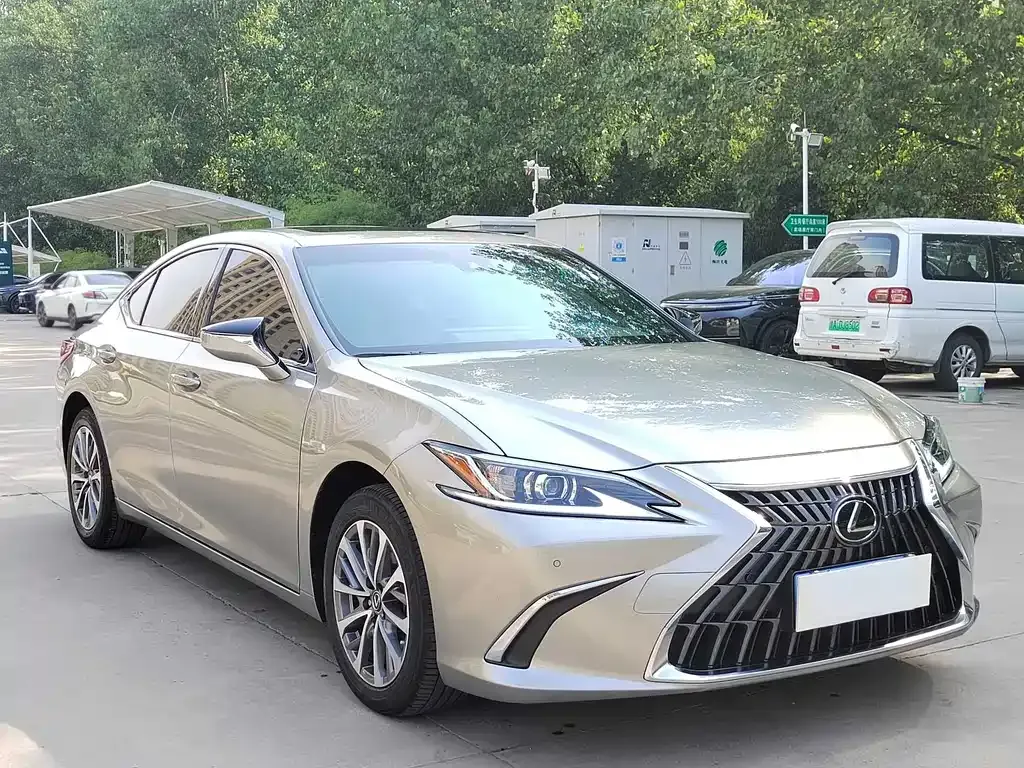 Lexus ES — фото 9
