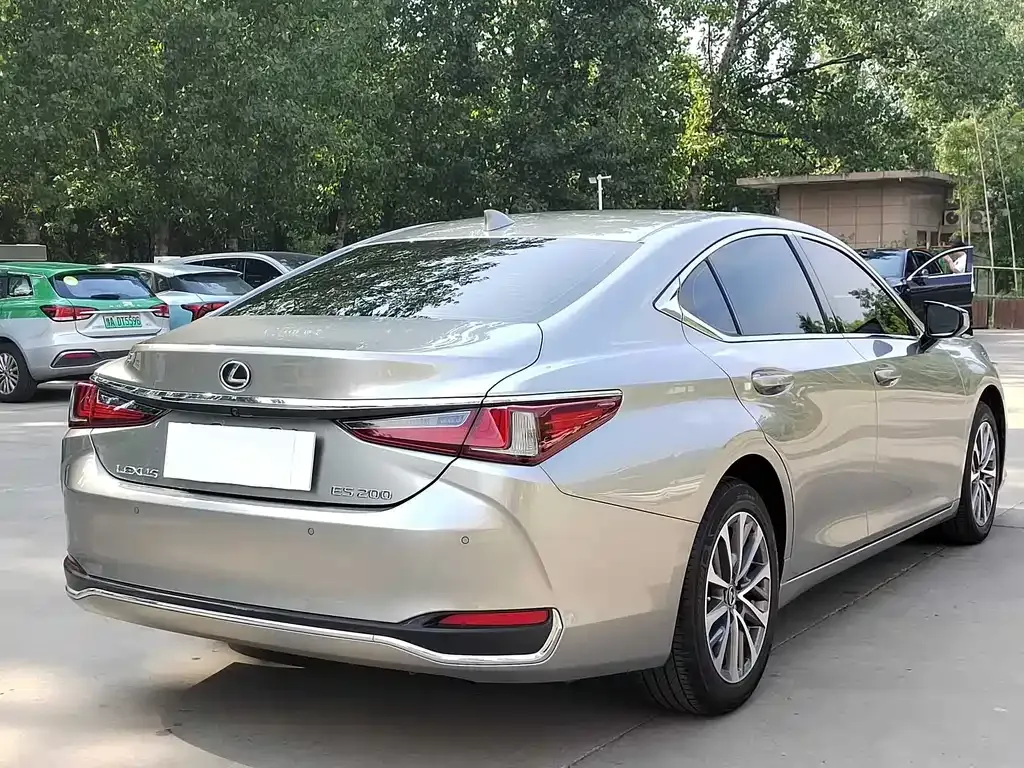 Lexus ES — фото 10