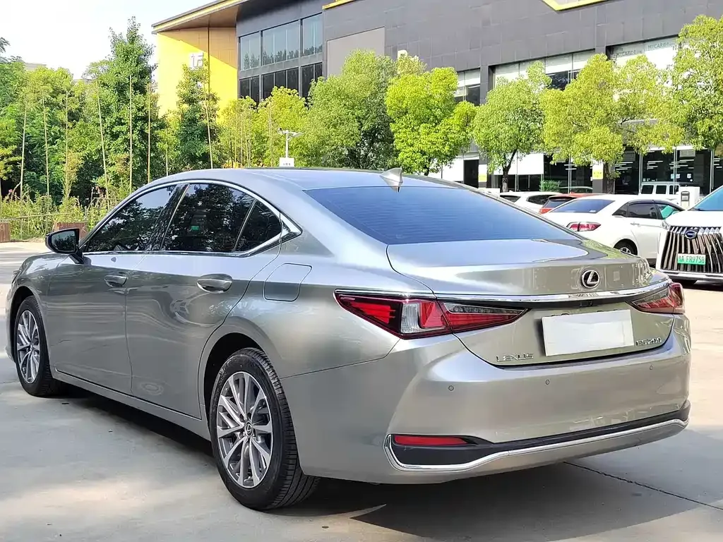 Lexus ES — фото 7