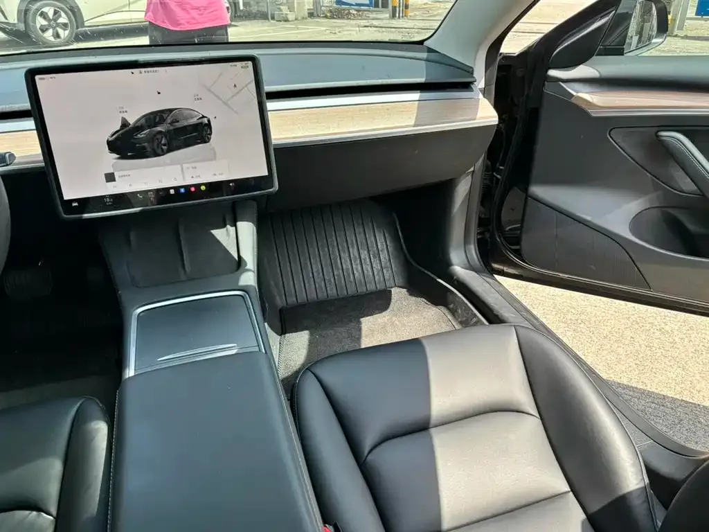 Tesla Model 3 — фото 3