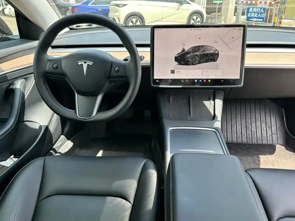 Tesla Model 3 — фото 9