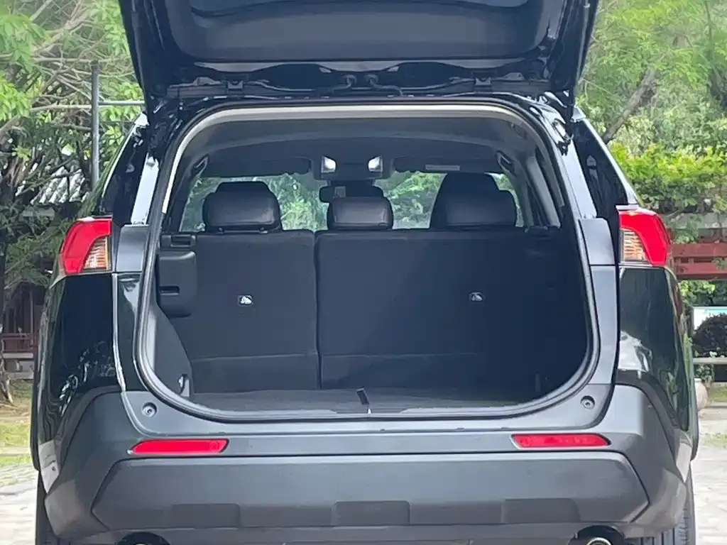Toyota RAV4 — фото 3