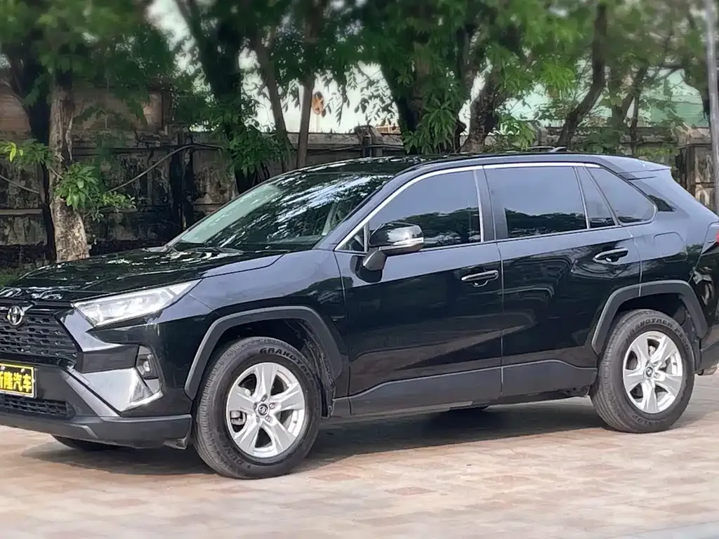 Toyota RAV4 — фото 5