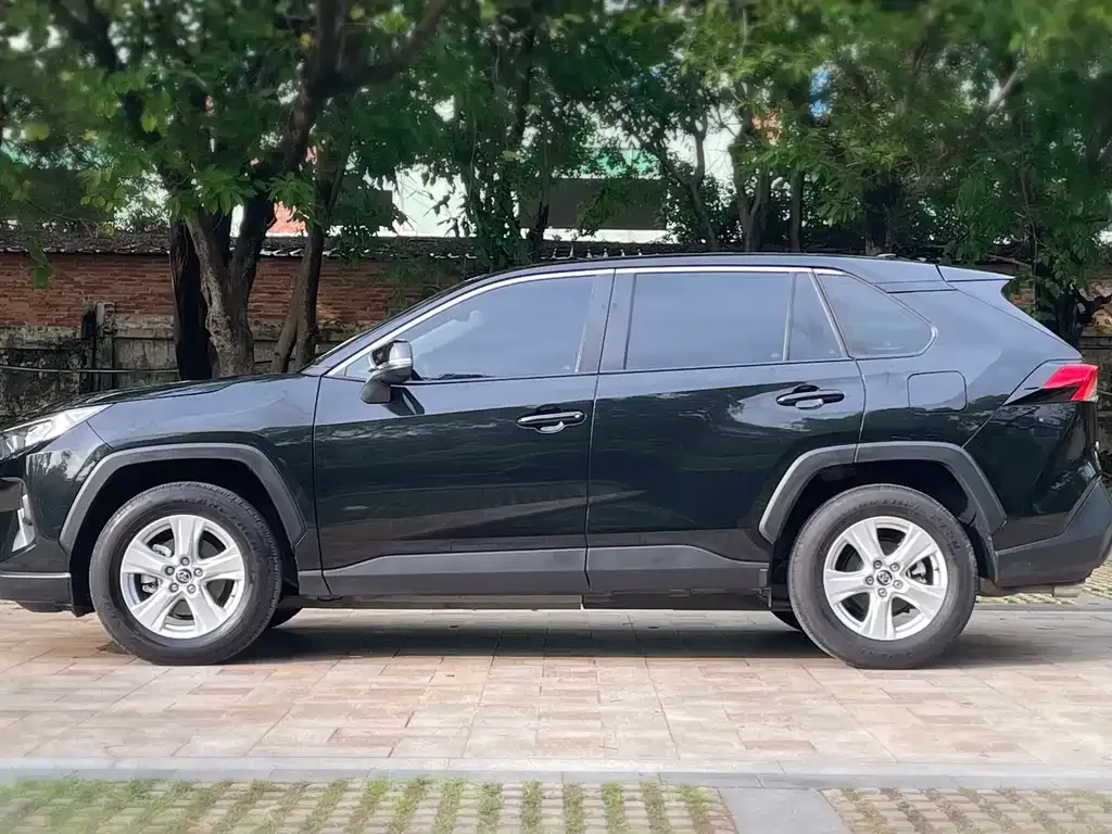 Toyota RAV4 — фото 6