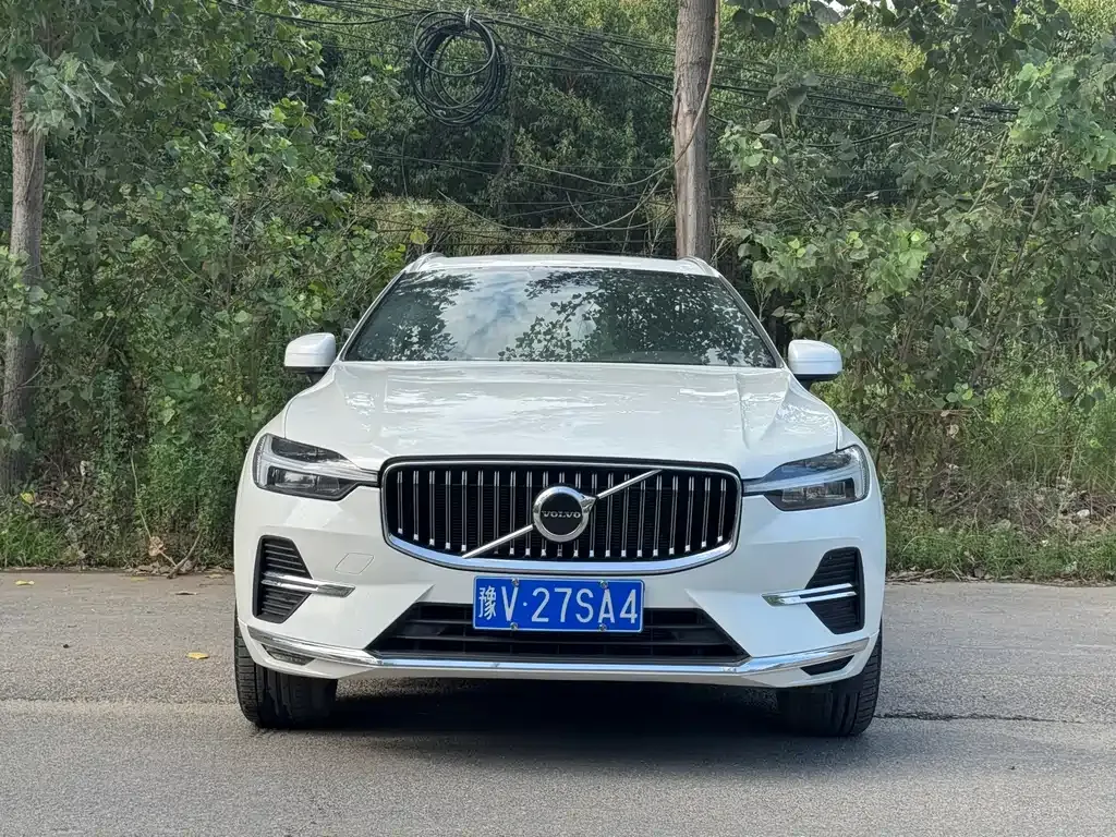 Volvo XC60 — фото 1