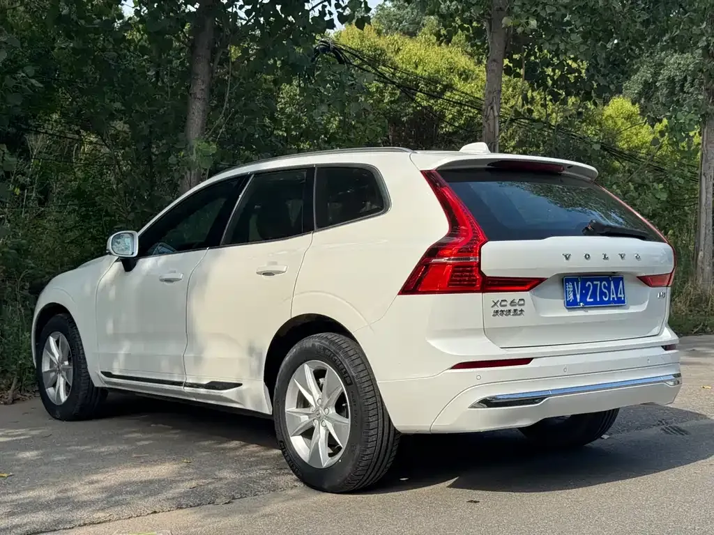 Volvo XC60 — фото 8
