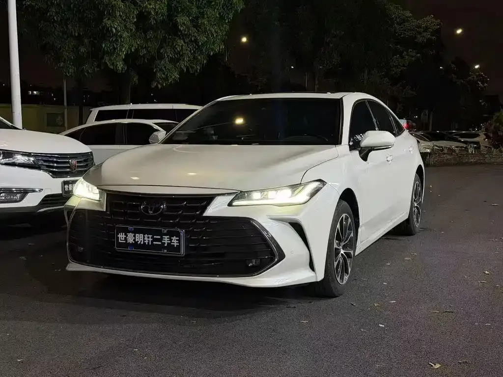 Toyota Avalon — фото 1