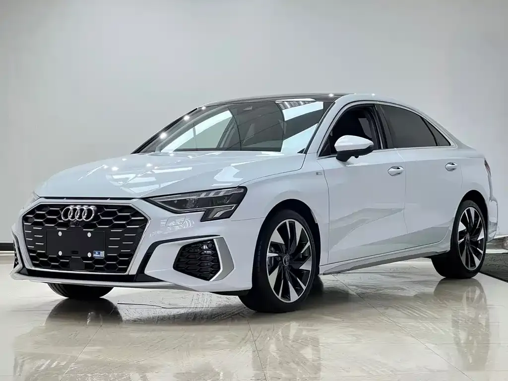 Audi A3 — фото 1