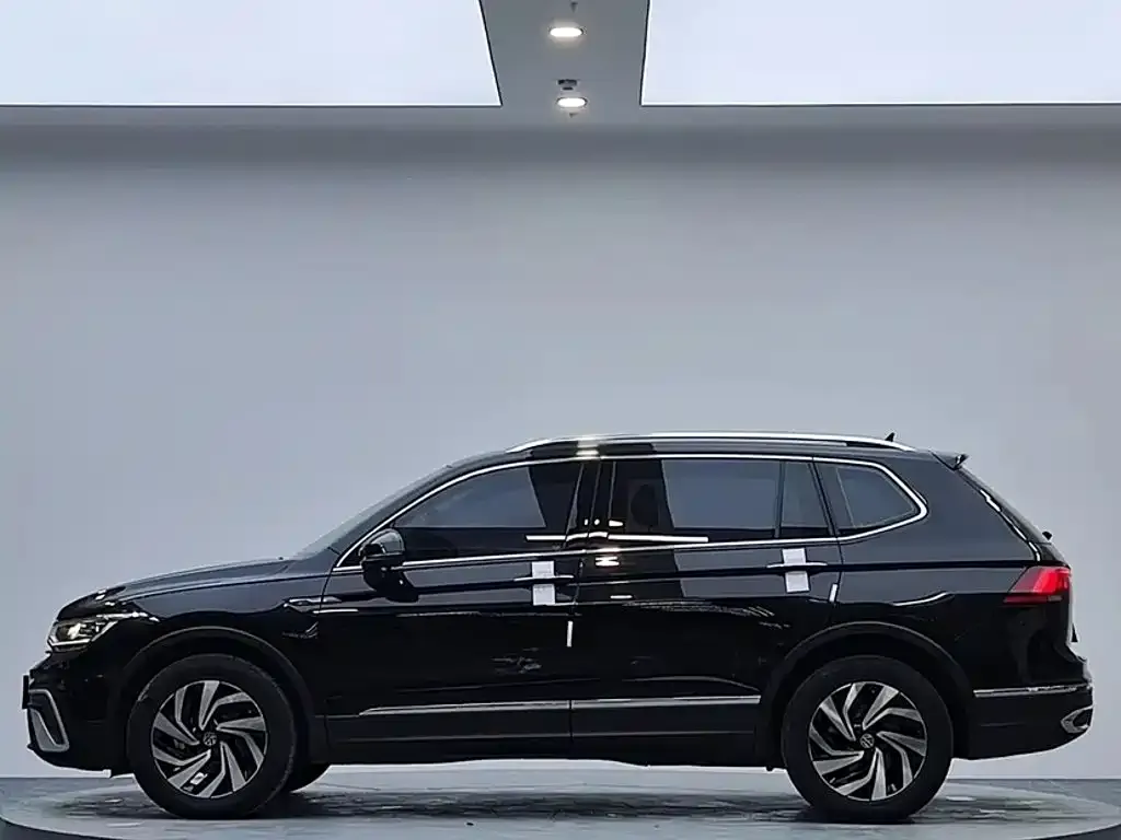 Volkswagen Tiguan L 2023 из CN, фото 10